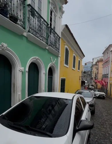 CASA COM PONTO COMERCIAL NO PELOURINHO 