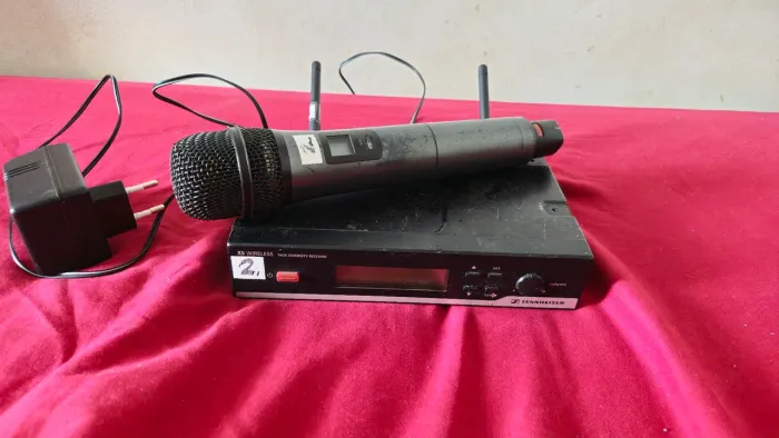 Microfone Senheiser XS Wireless com seu transmissor