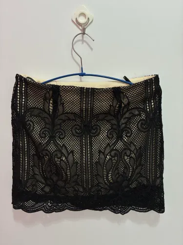  Saia Forever 21 renda preta tamanho M 