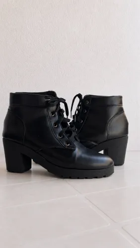 Bota Preta Feminina - Tamanho 36