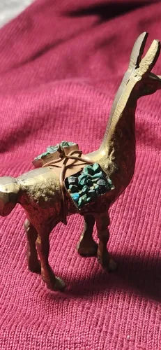 Lhama artesanal com pedras turquesa, original do Peru, pesada, artesanato andino.