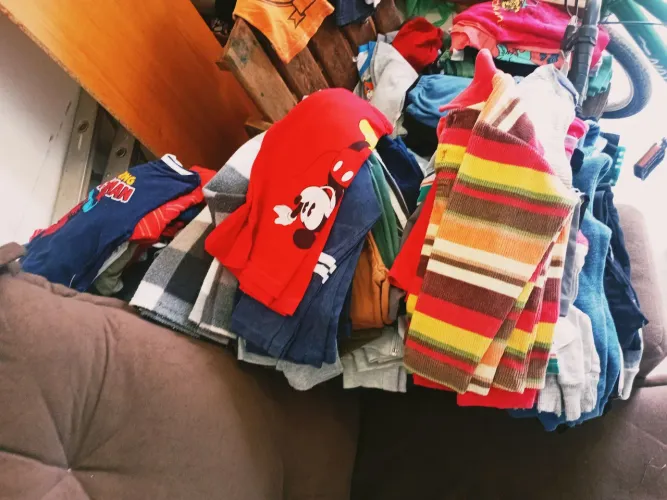 Roupas e sapatos infantis