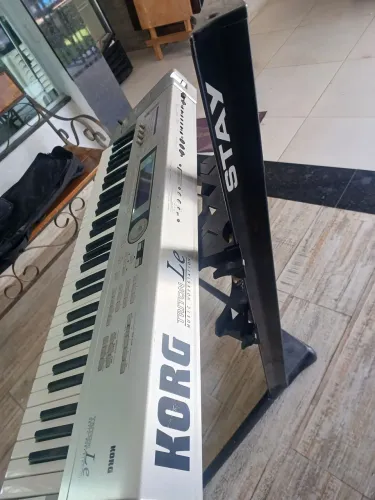 Teclado korg triton LE + stay torre 2 key