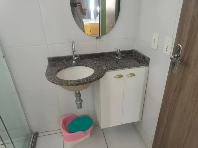Pia de banheiro com armario