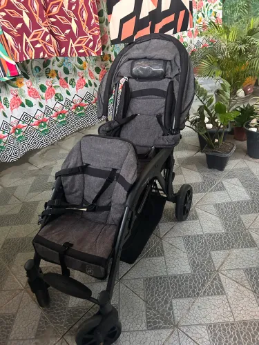 Carrinho de bebê gêmeos