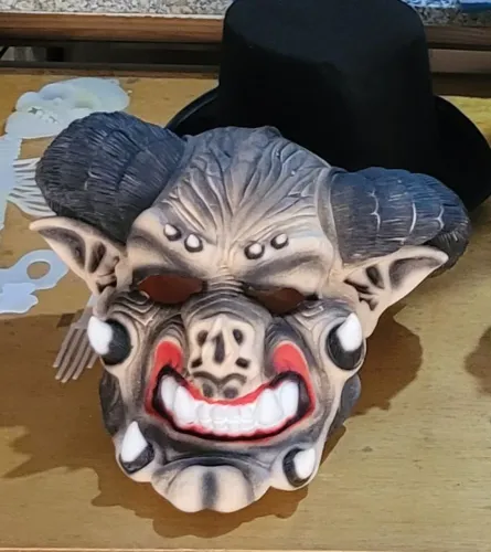 MÁSCARA DE LÁTEX DEMÔNIO DE CAPRICÓRNIO PARA HALLOWEEN E FESTAS TEMÁTICAS