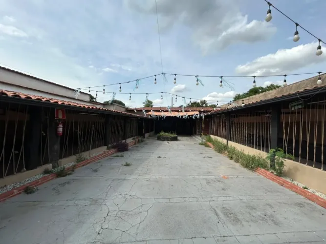 IMÓVEL COMERCIAL - PORTEIRA FECHADA