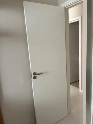 Vendo porta com alisares PORMADE 0,70 x 2,10 NOVA sem maçaneta 