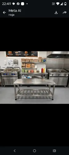 Mesa em aço inox com grade paneleiro 