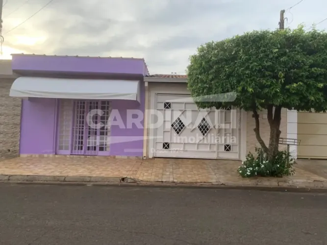 Residência ampla e confortável com salão comercial à venda no Jardim Nosso Teto em Ibaté-S