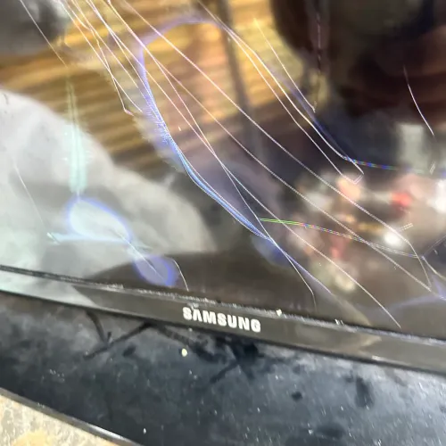 Tv Samsung modelo UN32FH4003GXZD tela quebrada para peças 