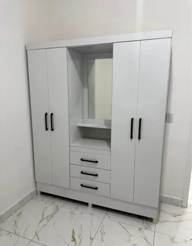 Guarda roupa casal branco