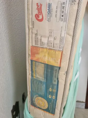 Vendo colchão solteiro castor com capa protetora