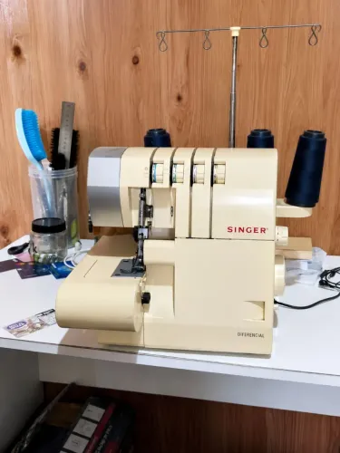 Máquina de costura ultralock