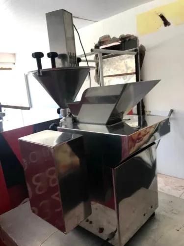 Super máquina de salgado disponível para venda