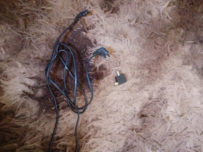 Tv Samsung semi nova com a tela trincada sem o controle