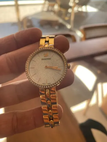 Vendo um relógio Swarovski com pedra original.