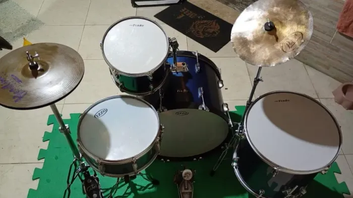 Bateria acústica completa revisada