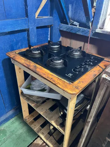 Fogão coktop 4 bocas com a mesa 