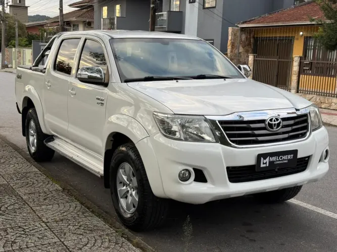 Toyota Hilux CD SRV 4X4 2.7 Flex 16V Aut. 2015