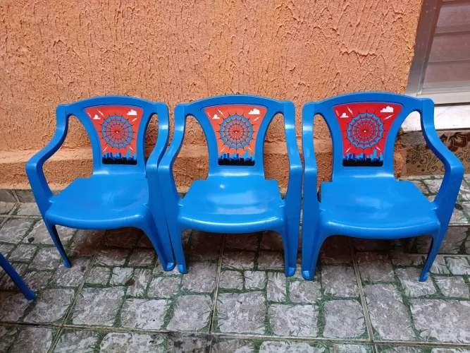 Mesa infantil e cadeiras