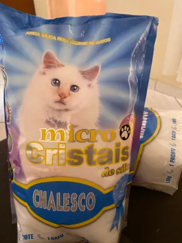 Areia para gatos com controle de odores