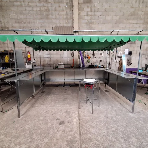 Tenda com bancada.