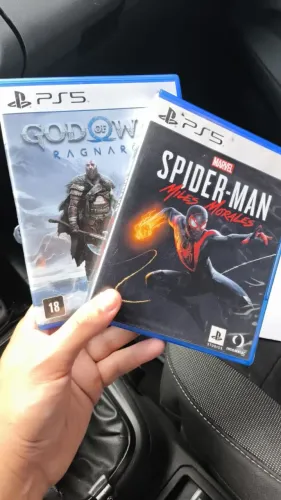 2 jogos de PS5 - God Of War Ragnarok e Spiderman Miles Morales