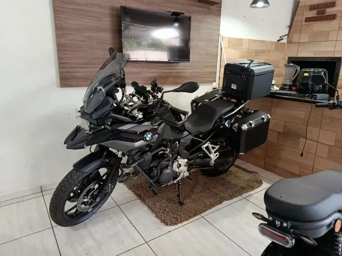 BMW F800 GS Plus (895cc) 24/25. Garantia fábrica 08/27, manual, NF chave reserva.