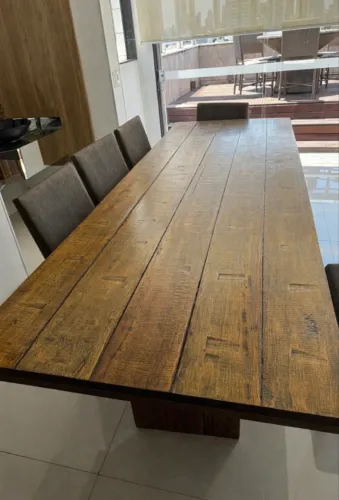 Mesa de jantar em Madeira de demolição maçica, peça única, 8 a 10 lugares.