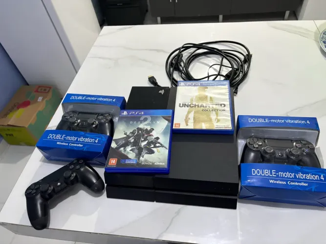 Ps4 slim fat 3 controles + jogos ( muito conservado)