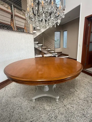 Mesa Redonda Secrets de Famille Madeira Maciça 1,60cm diâmetro 