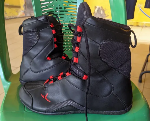 Bota Boxe / Luta / Treino Domyos Decathlon - Sola Reforçada - 42/43