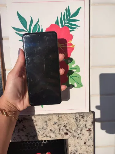 Vendo celular xiomi note 15 pro, com apenas 8 mês de uso, celular estar novo.