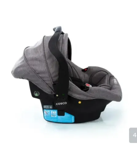 Carrinho com bebê conforto 