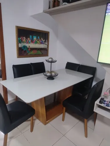 Mesa semi nova 1,80 m x 0,90 m com 06 cadeiras tampo vidro branco