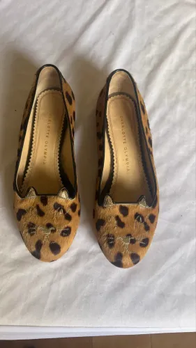 Sapatilha em couro estam animal print Charlotte Olympia 
