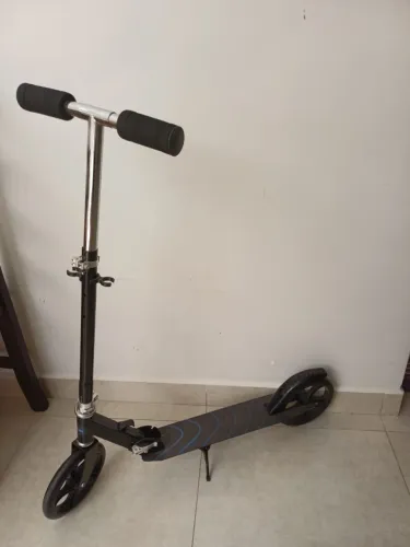 Patinete Scooter preto adulto c/ ajuste de tamanho + Bolsa de transporte