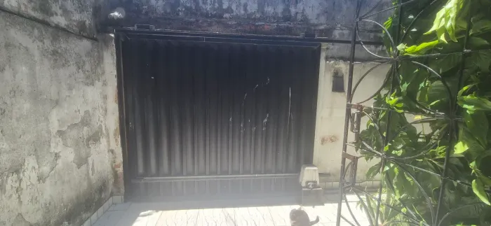 Vendo Portão de alumínio preto