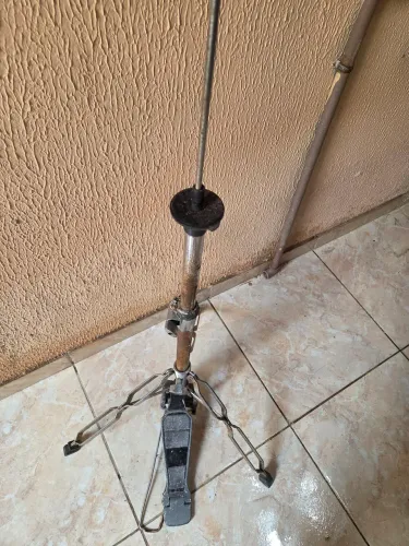 Estante cimbal e banco de bateria 