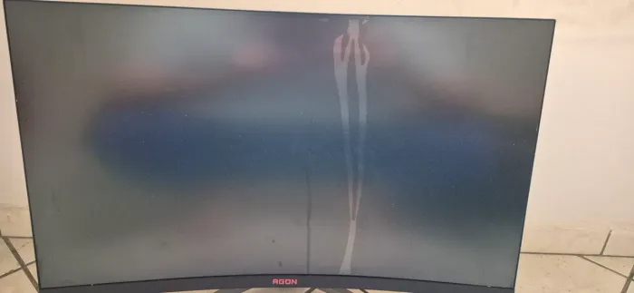 MONITOR GAMER AGON TELA QUEBRADA.