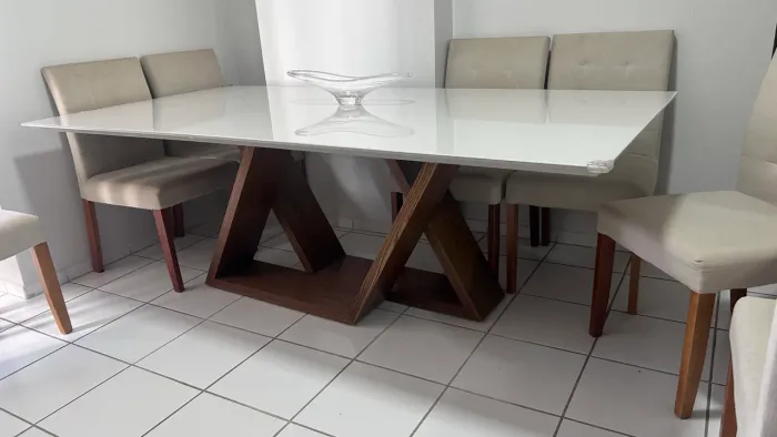 Jogo de mesa e cadeiras de jantar