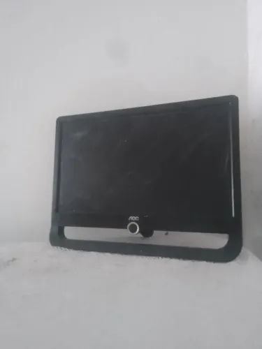Monitor AOC com defeito 