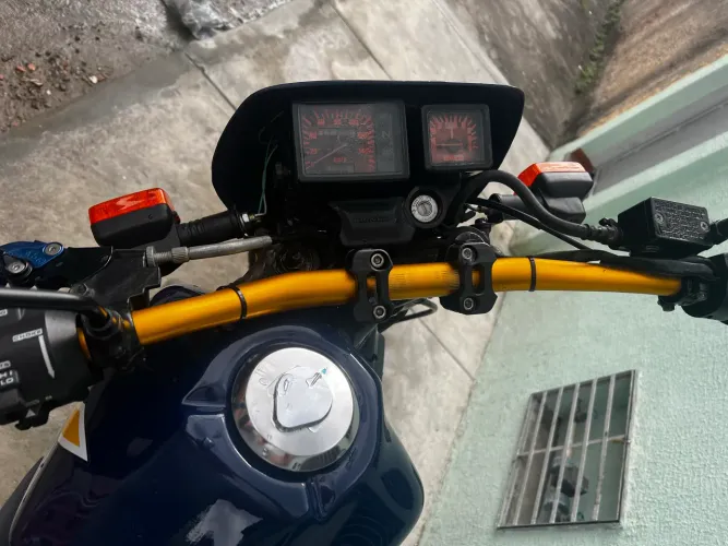 Vendo moto antiga funcionando perfeitamente 