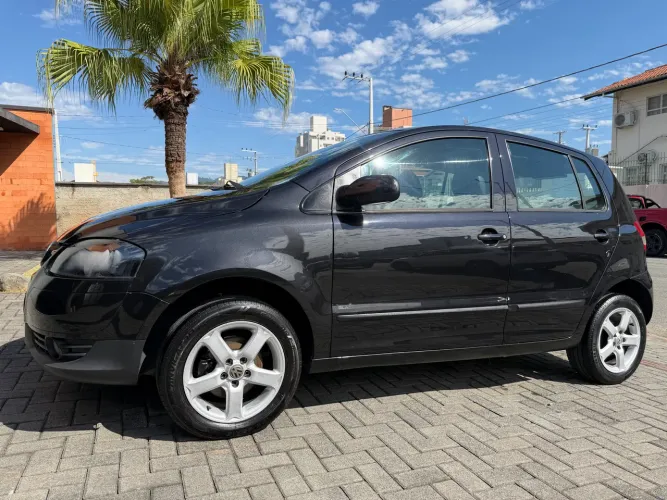 Volkswagen Fox Plus 1.0mi/ 1.0mi Total Flex 8V 4P 2010