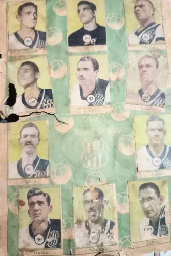 2folhas de álbum da copa de 1960