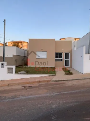 Casa de Condomínio à venda no Ipiranga, Pouso Alegre - Com 2 dormitórios e suíte!