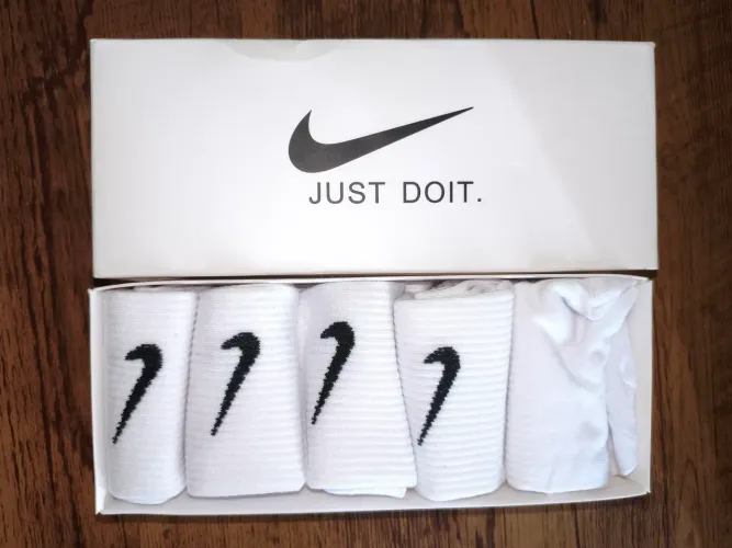 Kit meias brancas Nike cano médio