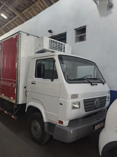 Caminhão VW 7110 3/4 frigorífico 2005