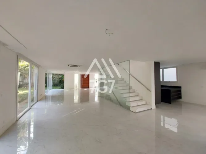 Casa de luxo em condomínio na Chácara Santo Antônio: 4 suítes, 600m²